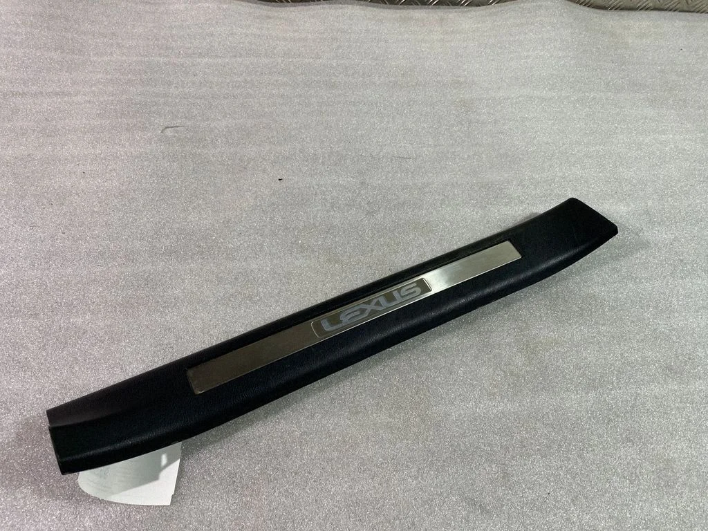Side skirt front trim – Lexus RX 450H (2016-)