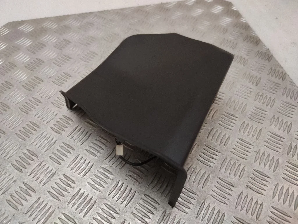Rear seat side top trim FR3B76602C82AGW