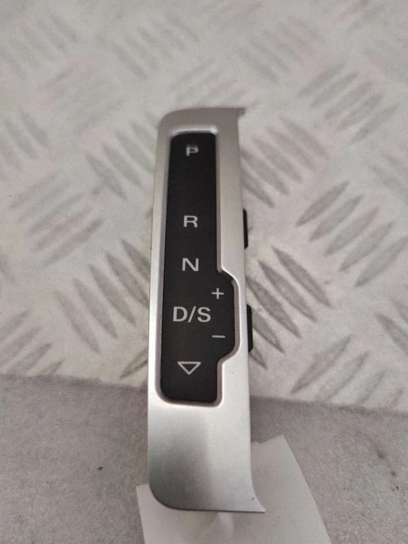 Gear shift selector indicator 8R1713463