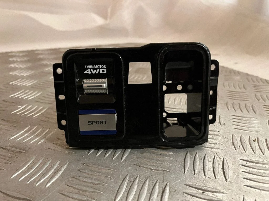Handbrake/parking brake auto hold switch – Mitsubishi Outlander (2013-2021)