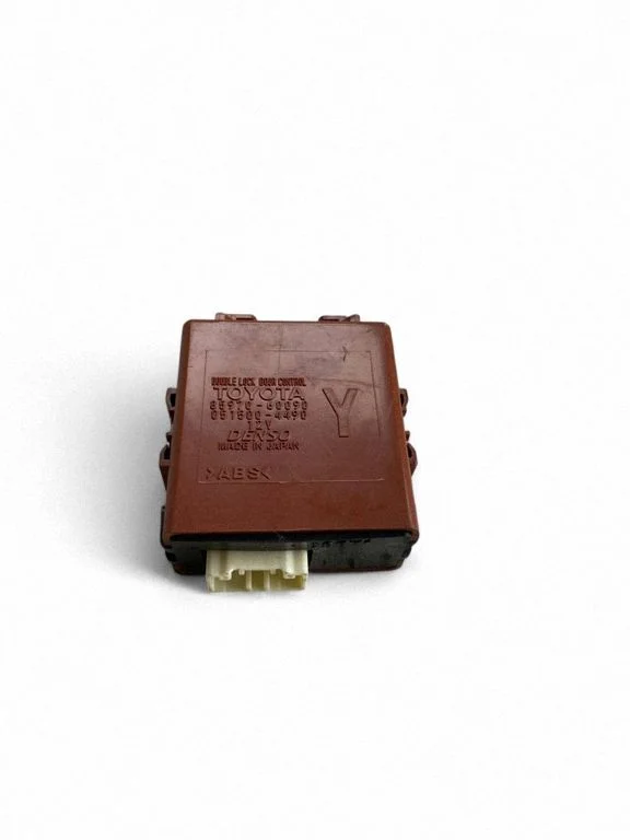 Door central lock control unit/module – Toyota Land Cruiser (J150) (2009-)