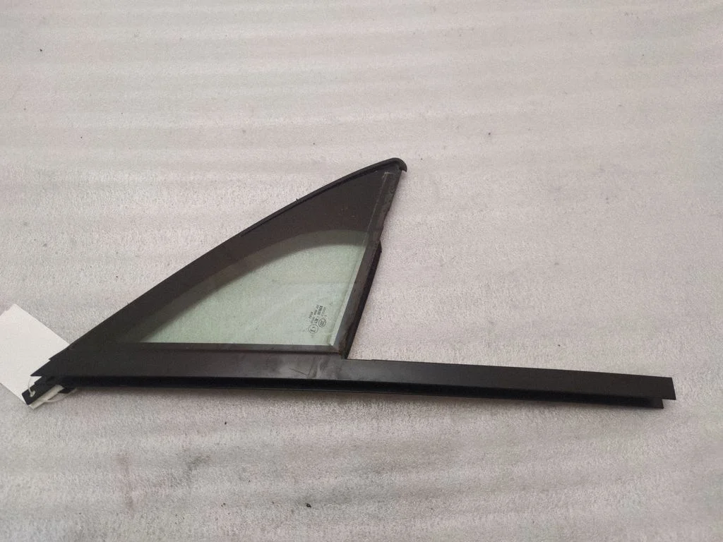 Front door vent window glass four-door 7P6845114E