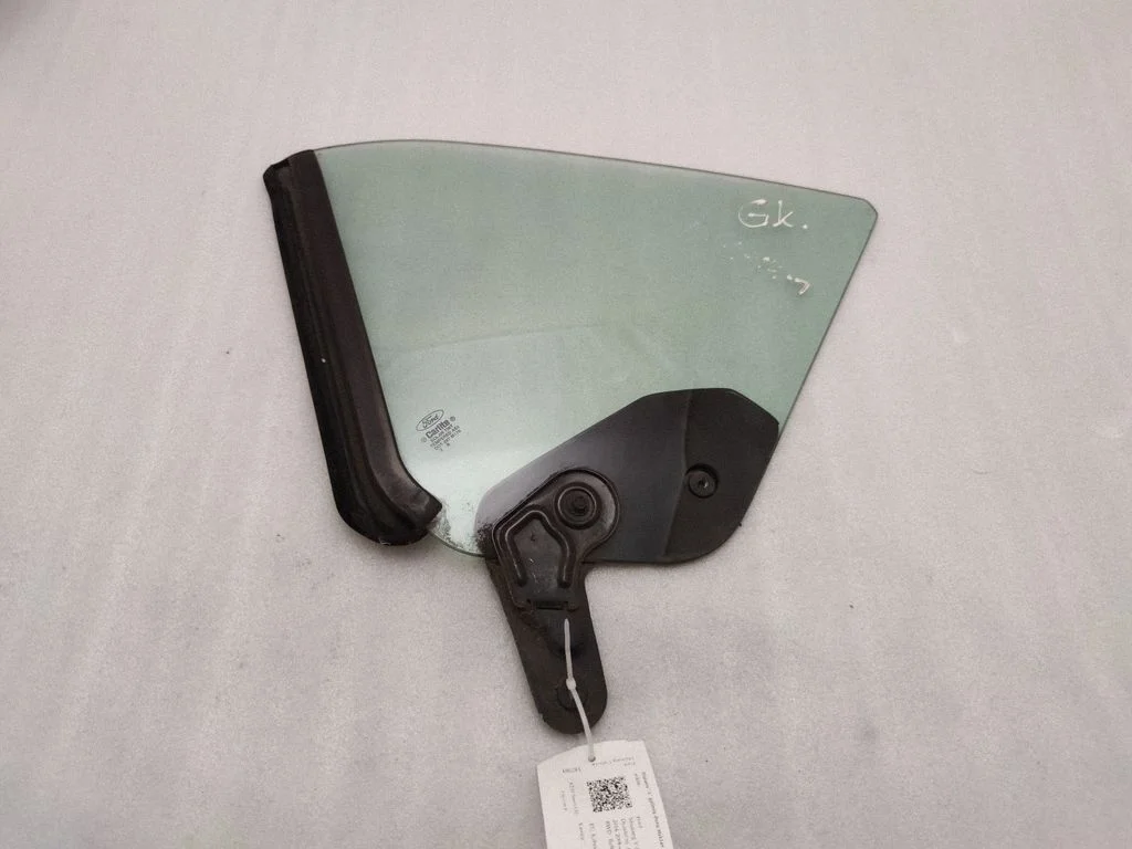 Szyba trójkątna drzwi tylnych (mała) 4R337629701A
