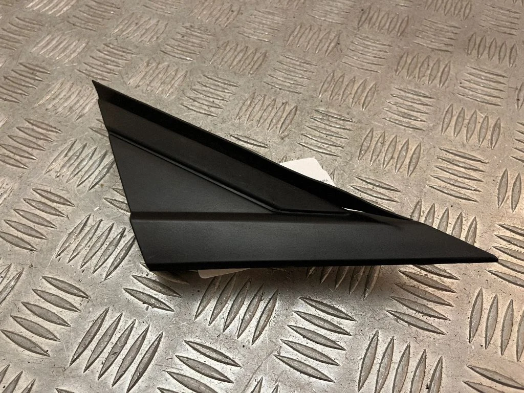 Spoguļa plastmasas apdare 9811262080