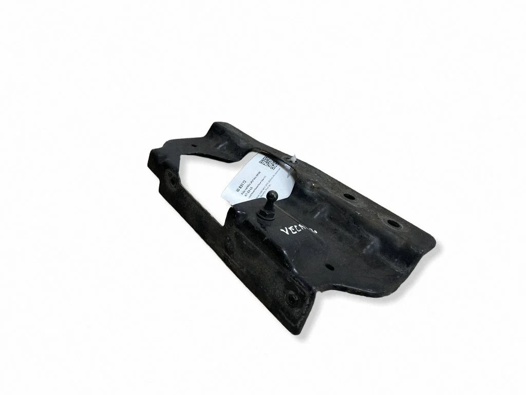 Muu mootoriruumi osa J8A216151AC