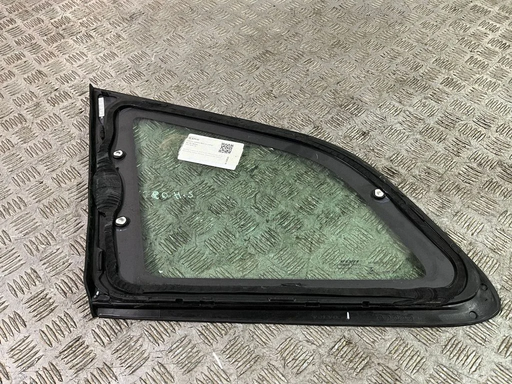 Rear side window 31108777