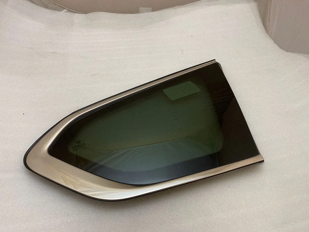 Rear side window – right