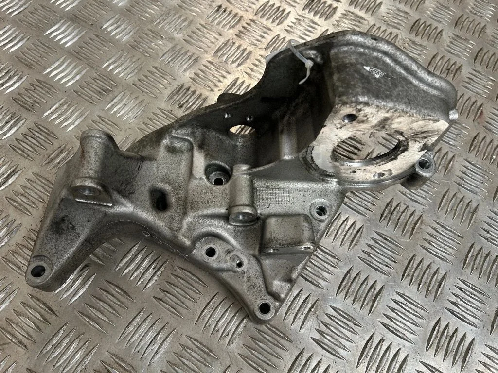 Fuel pump bracket 31480996