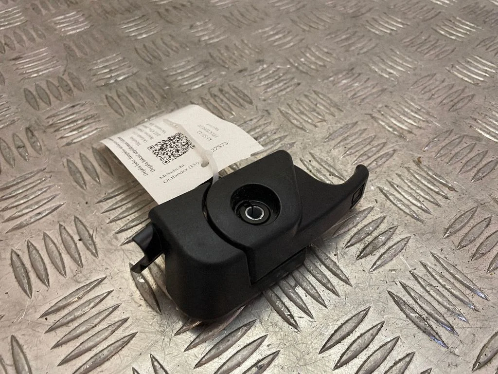 Fuel cap release pull handle