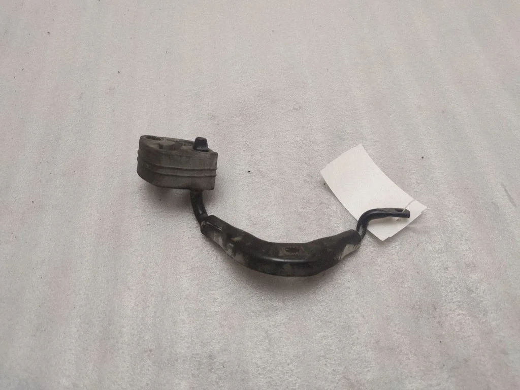 Muffler mount bracket/holder FR335A242BB