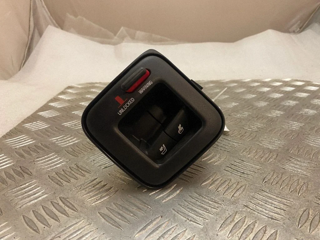 Seat back rest lock catch 31467648