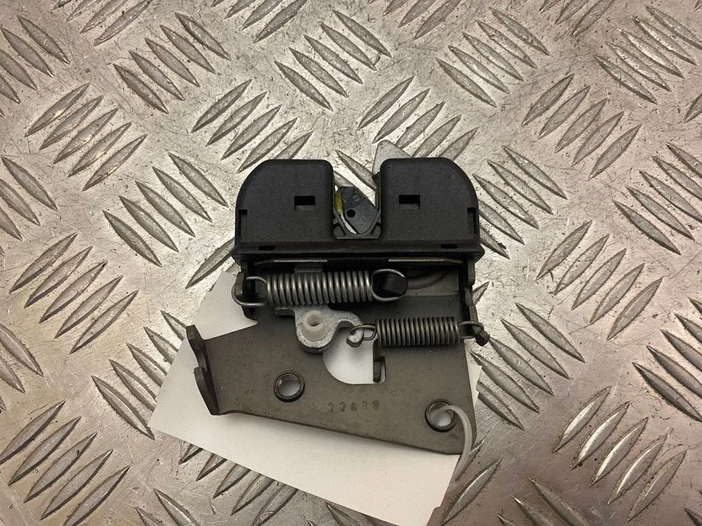 Seat back rest lock catch – BMW 3 Series F30 F35 F31 (2012-2018)