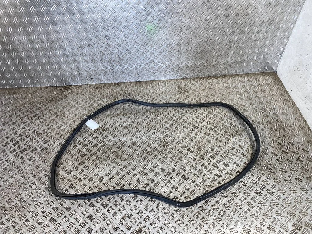 Rubber seal rear door 5NA867914B