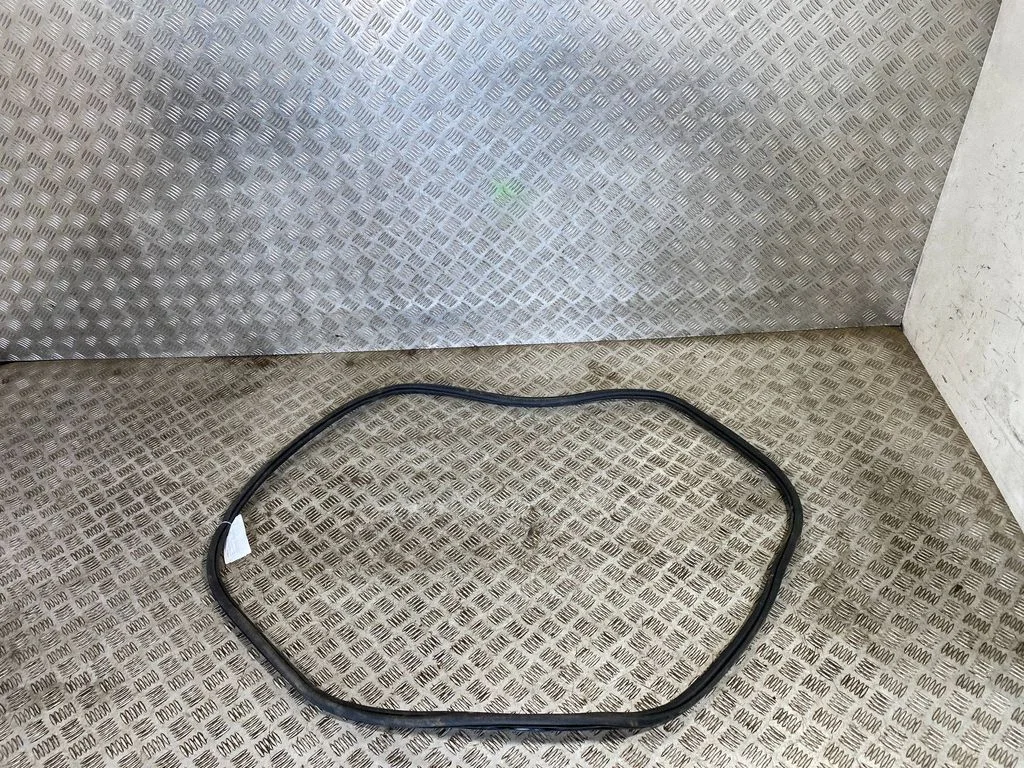 Rubber seal rear door 5NA867913B
