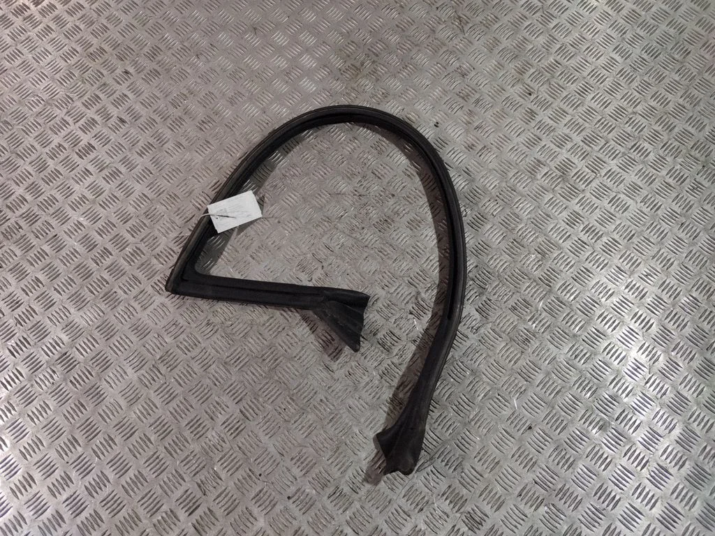 Rubber seal front coupe door window – Ford Mustang VI (2015-)