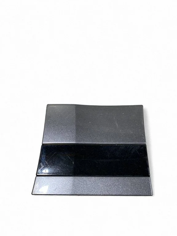 Poritiiva iluliist (molding) J8A216164A