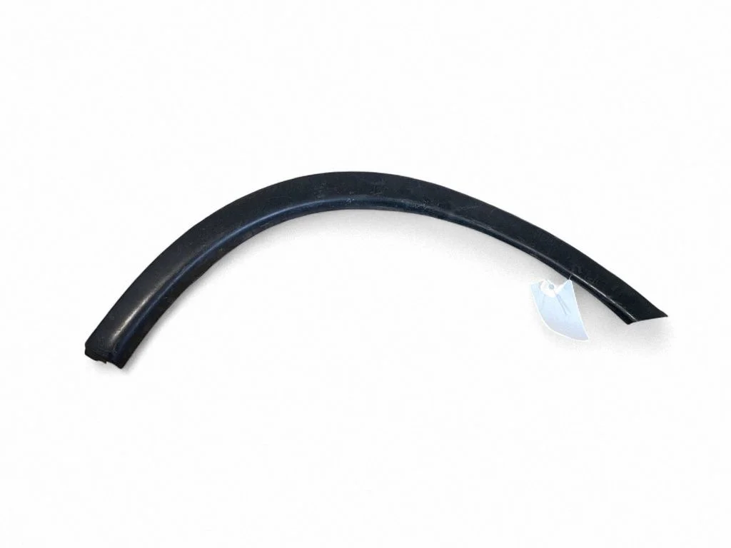 Fender trim (molding) 7407A302