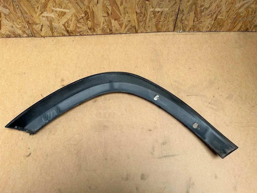 Fender trim (molding) 1668846222