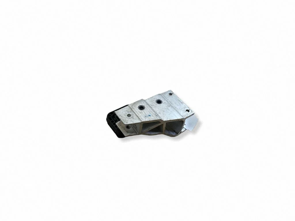 Radiator mount bracket 8642753