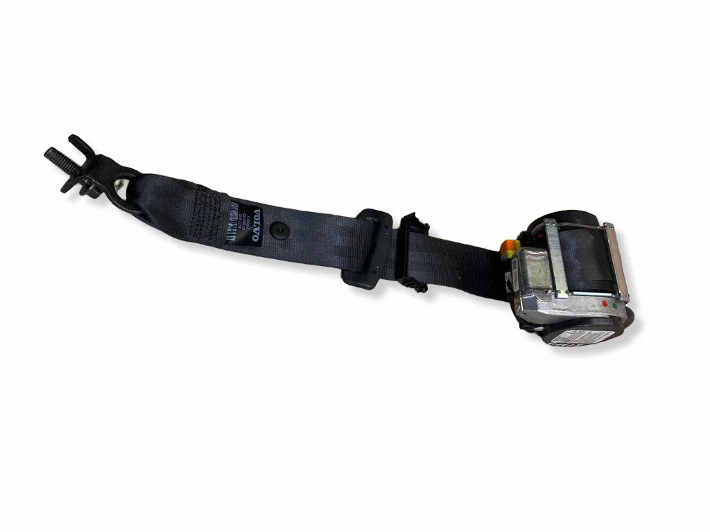 Third row seat belt 31484584