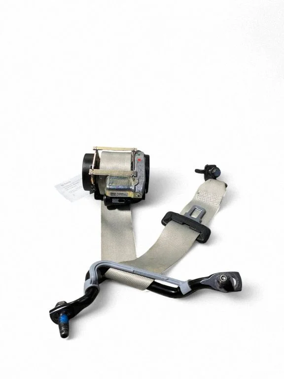 Third row seat belt 31484585