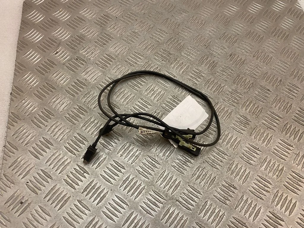 AUX in-socket connector 100481508B