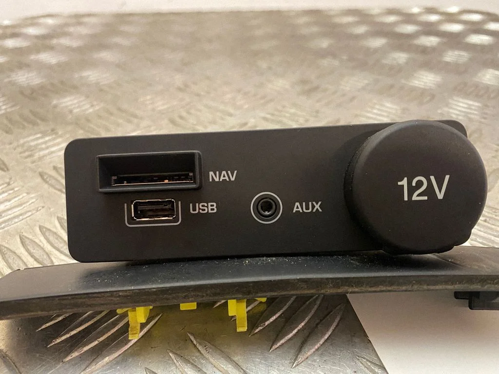 AUX in-socket connector FK7219C166BD