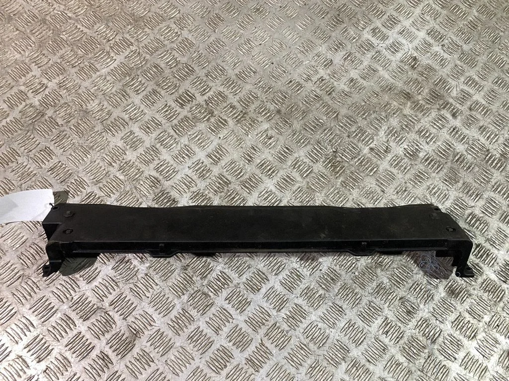 Intercooler pipe mounting bracket 8574000