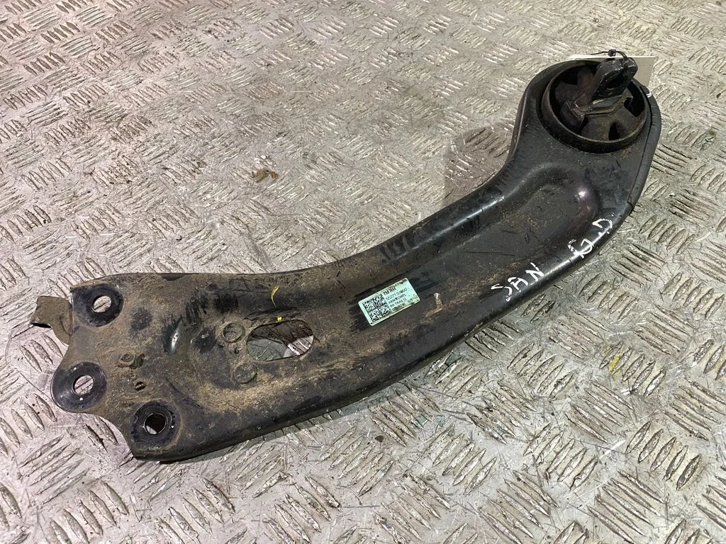 Rear suspension control arm 55271S1000