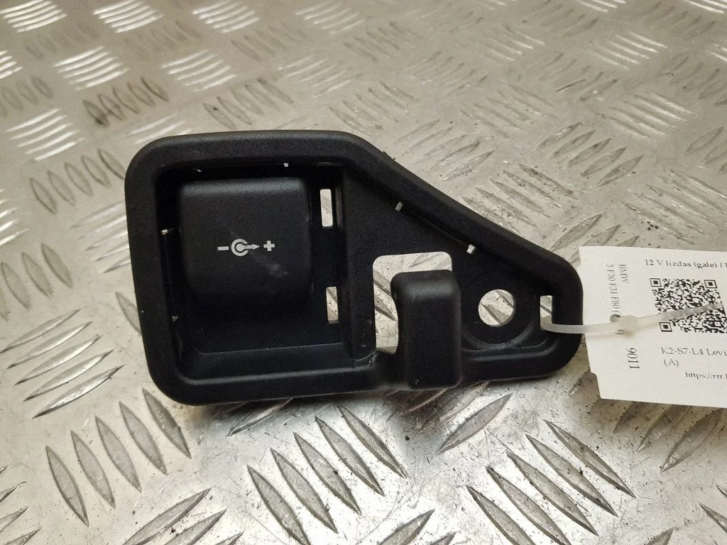 12 V Socket (rear) 044778655