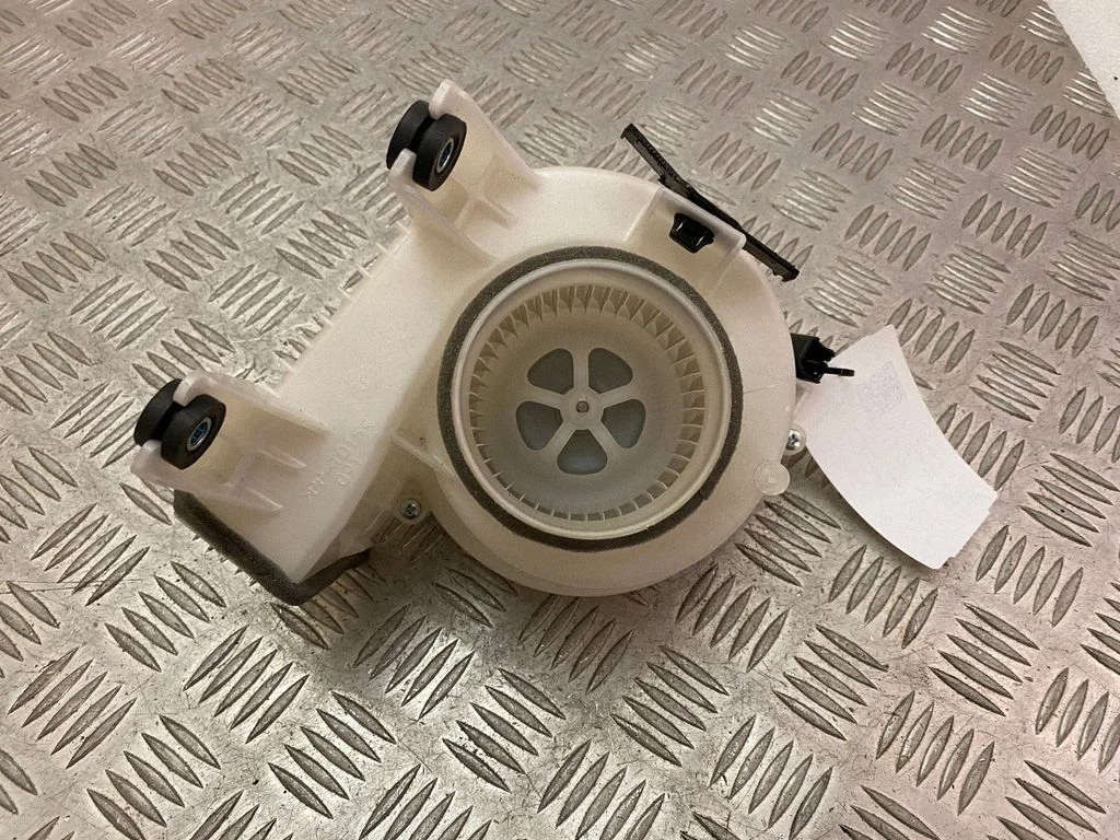 Hübriid-/elektriauto aku jahutusventilaator G923048070