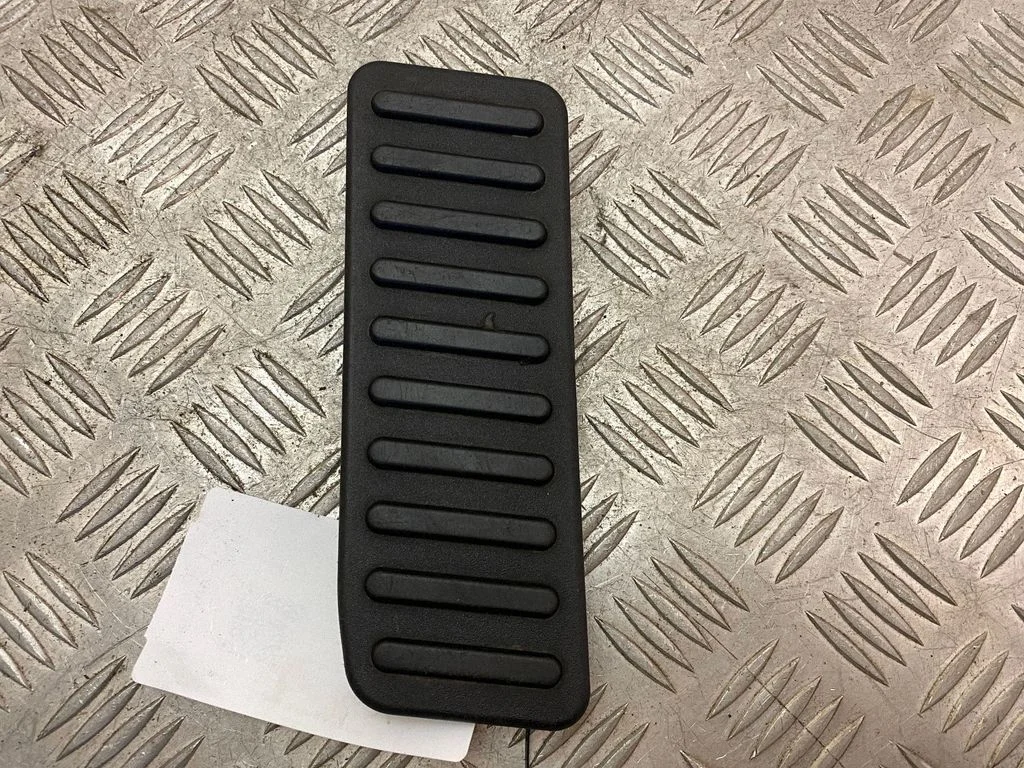 Foot rest pad/dead pedal FR3B6312020ABW