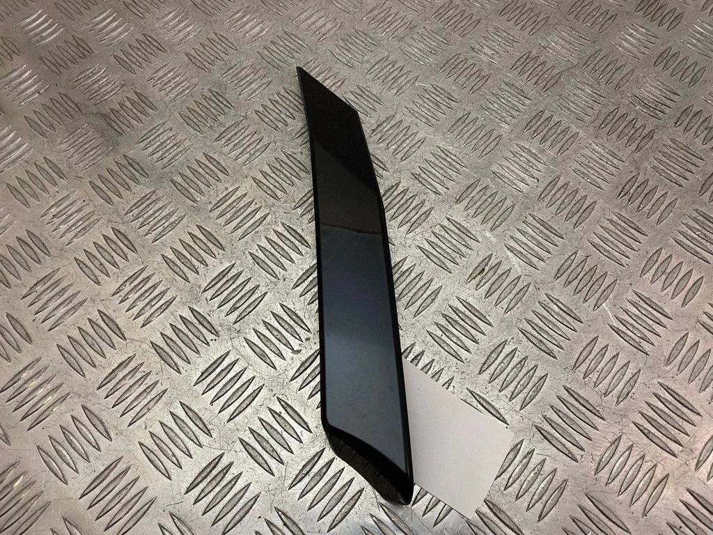 Rear fender molding trim 62791