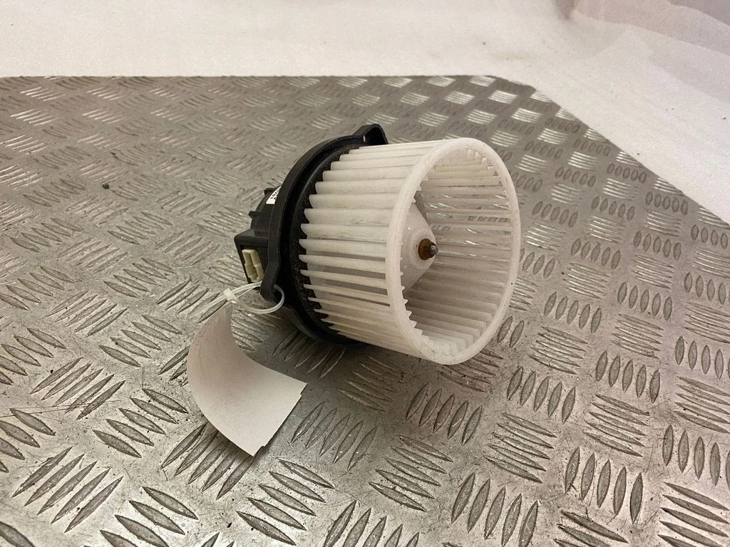 Front door blower motor – Hyundai Santa Fe (2018-)