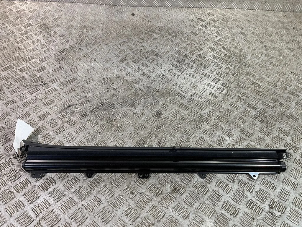 Estate rear side window sun shade/blind 6590848010