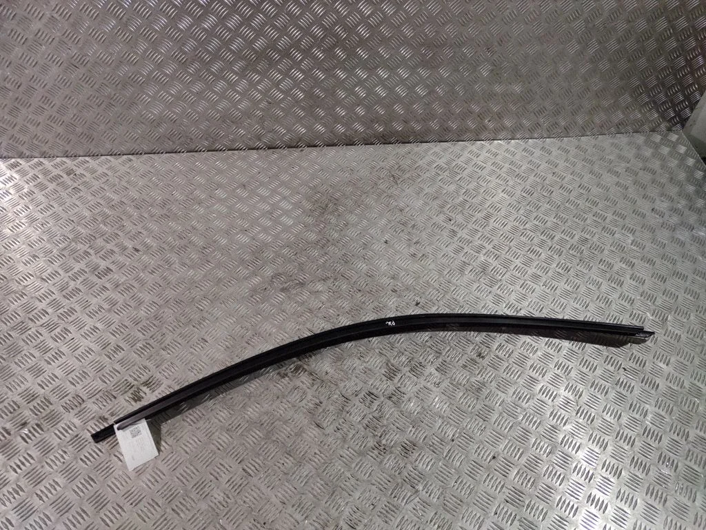 Front door glass trim molding – left