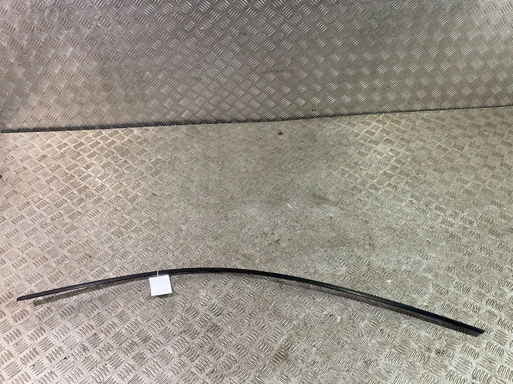 Front door glass trim molding 7377884