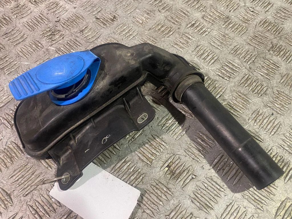 Window washer liquid tank fill tube 8R0955452A