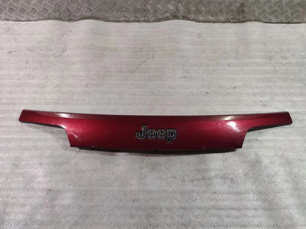 Trunk door license plate light bar – Jeep Grand Cherokee (2010-2021)