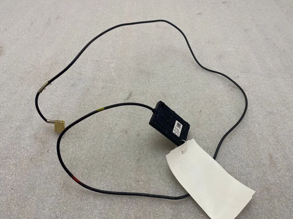 Radio antenna 16940592