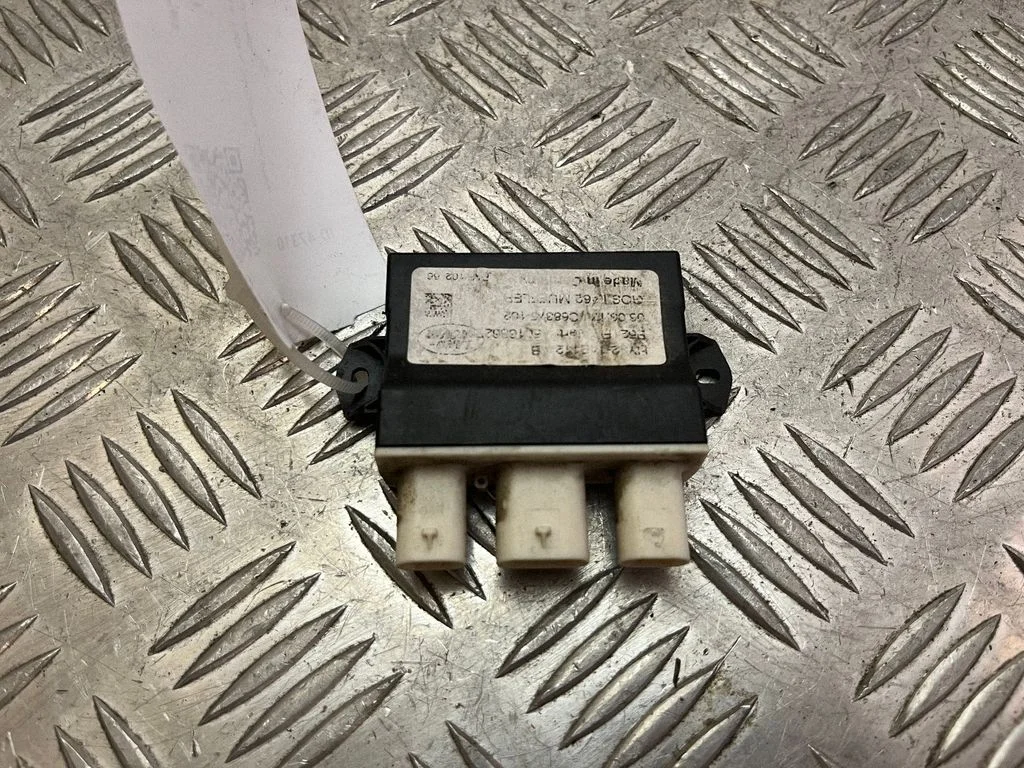 Antenna control unit – Land Rover Discovery Sport (2014-)