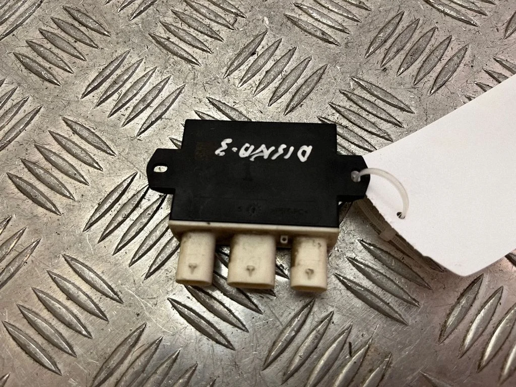 Antenna control unit – Land Rover Discovery Sport (2014-)