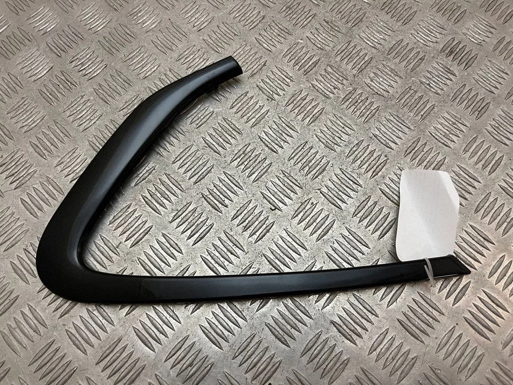 Rear side glass trim 7377891