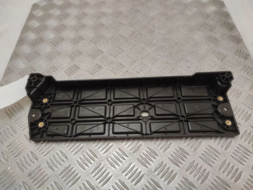 Pneumatic air compressor holding bracket – Land Rover Range Rover Sport L494 (2013-)