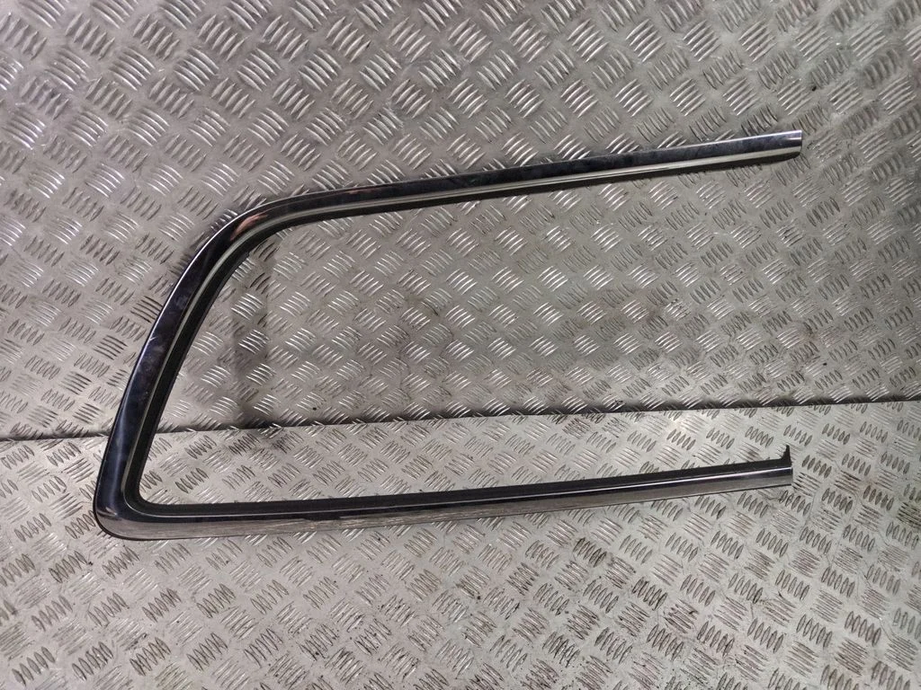 Rear side glass trim 68227297AB