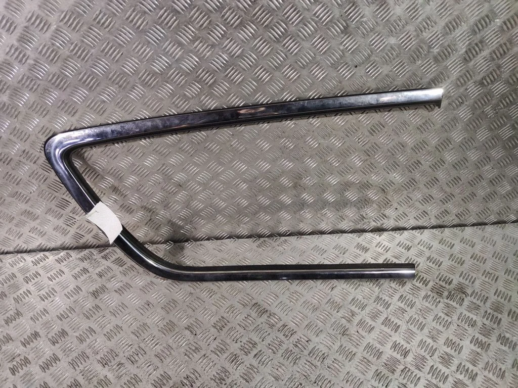 Rear side glass trim 68227296A