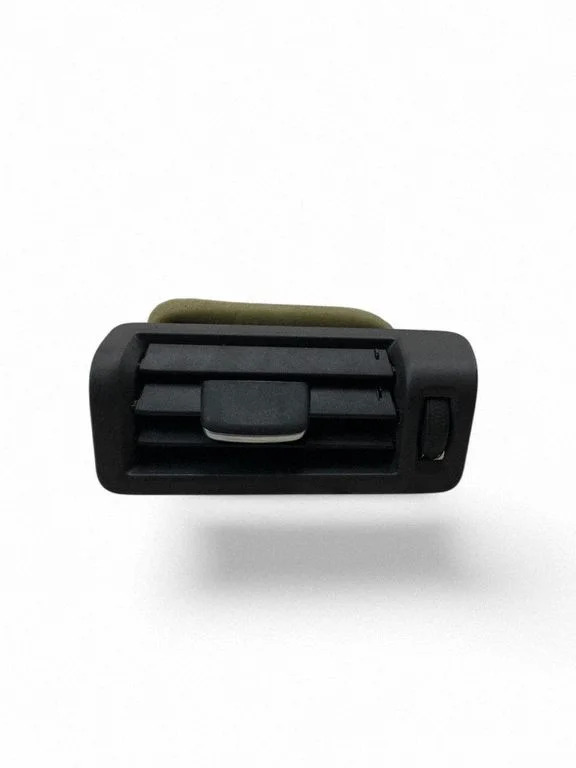 Air vent grill in roof 31497122