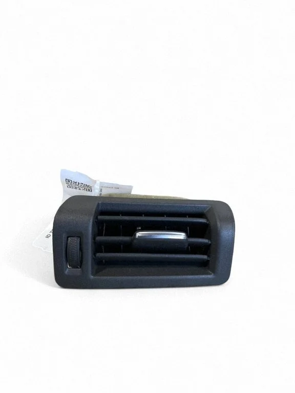 Air vent grill in roof 31497127