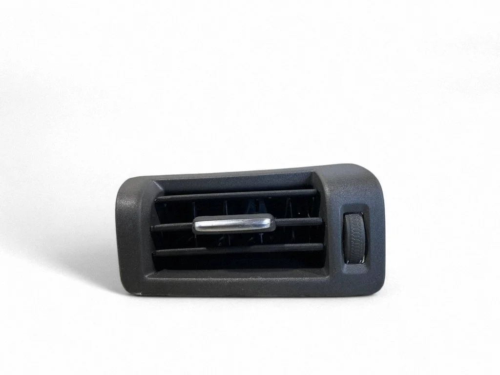 Air vent grill in roof 31497126