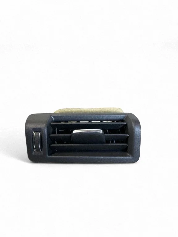 Air vent grill in roof 31455188
